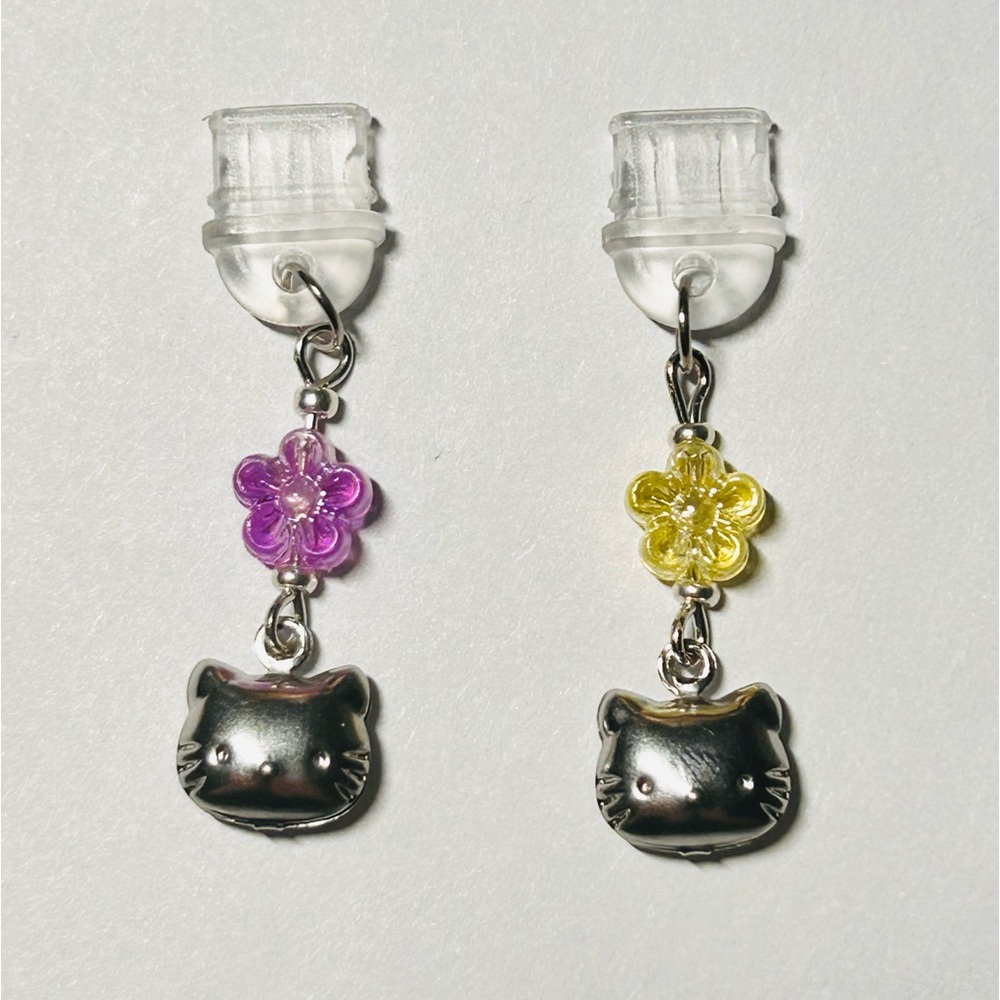 ☆Hello Kitty Dust Plugs☆